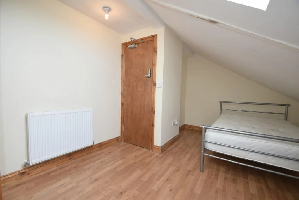 8 bedroom house for rent