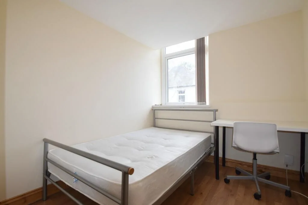 8 bedroom house for rent