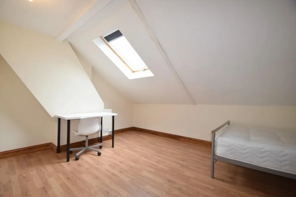 8 bedroom house for rent