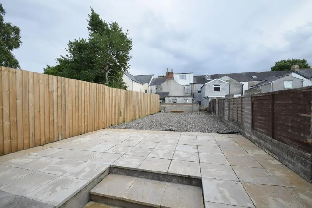 8 bedroom house for rent