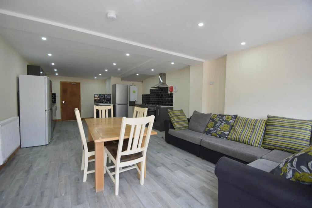 8 bedroom house for rent