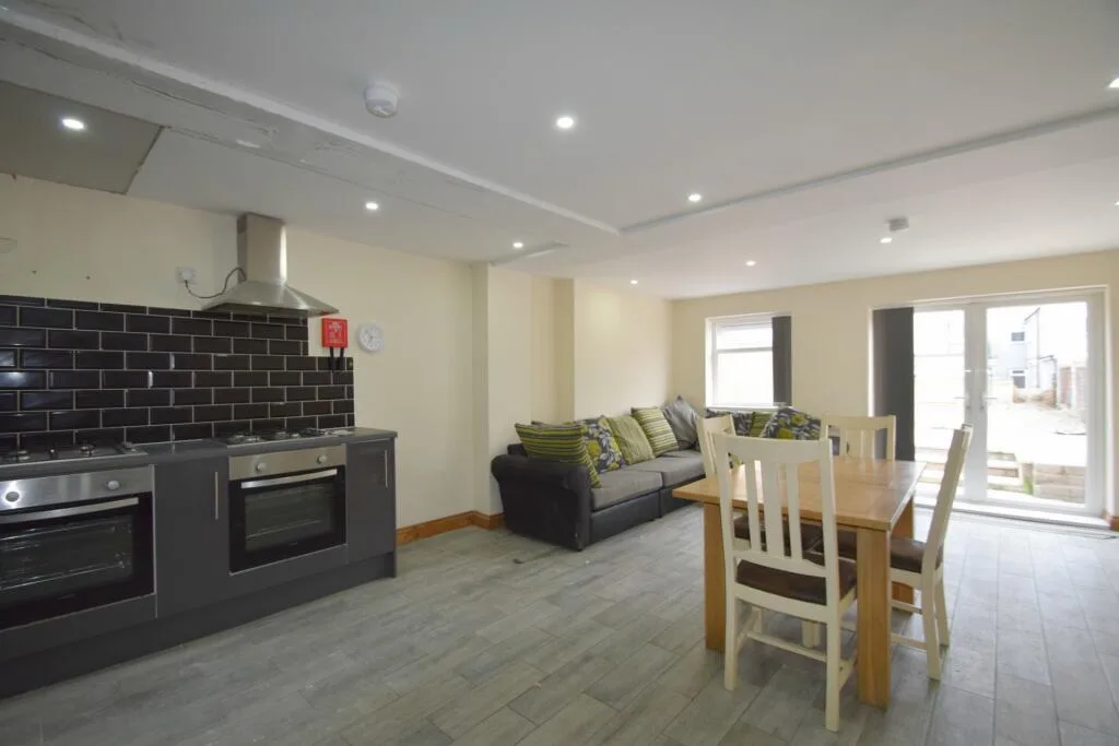 8 bedroom house for rent