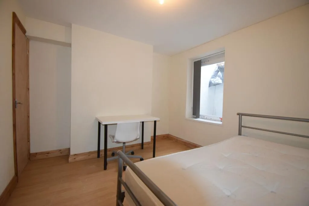 8 bedroom house for rent