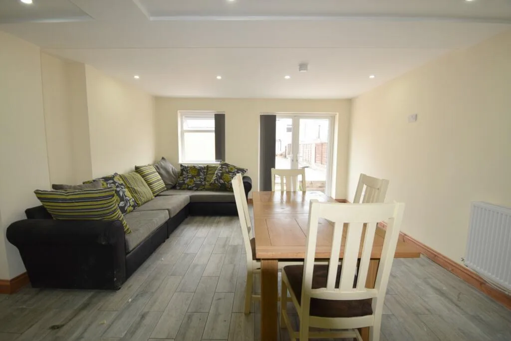 8 bedroom house for rent