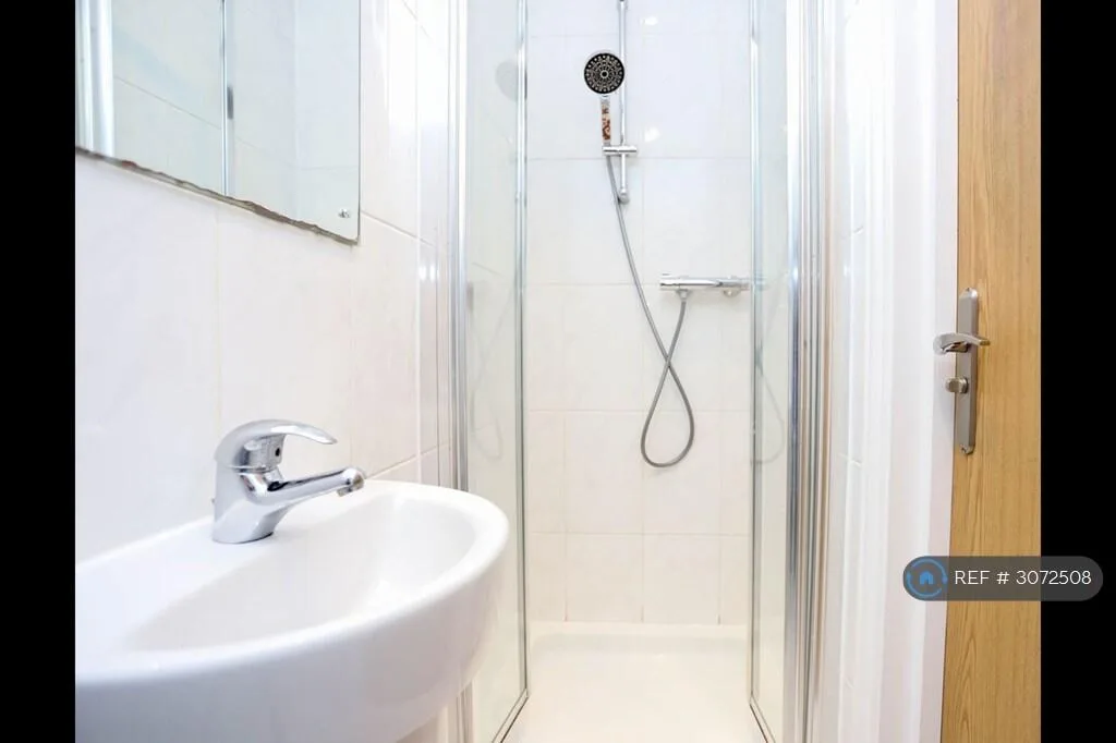 2 bedroom end of terrace house for rent