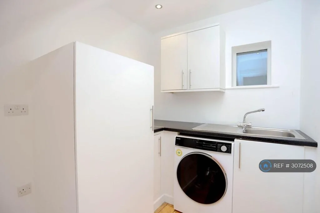 2 bedroom end of terrace house for rent