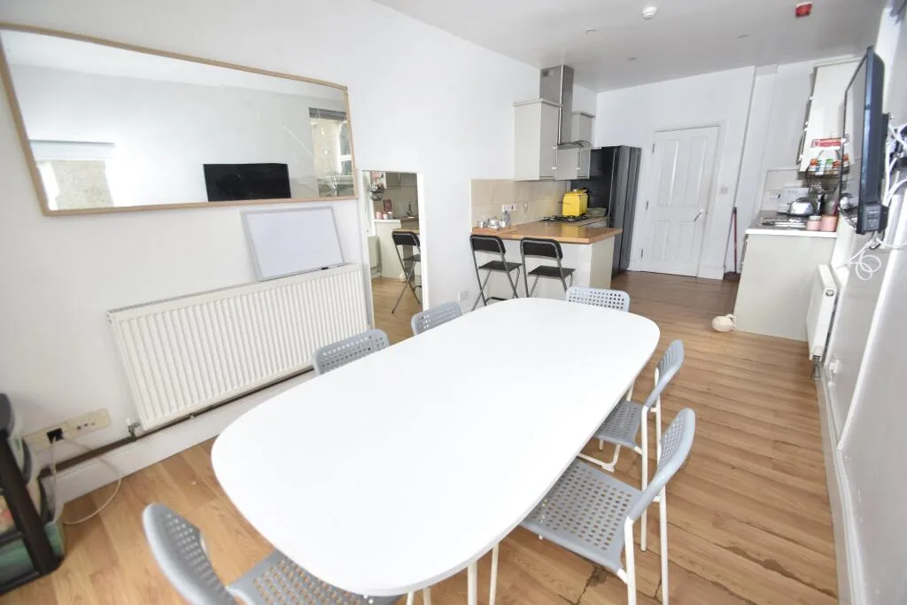 5 bedroom house for rent