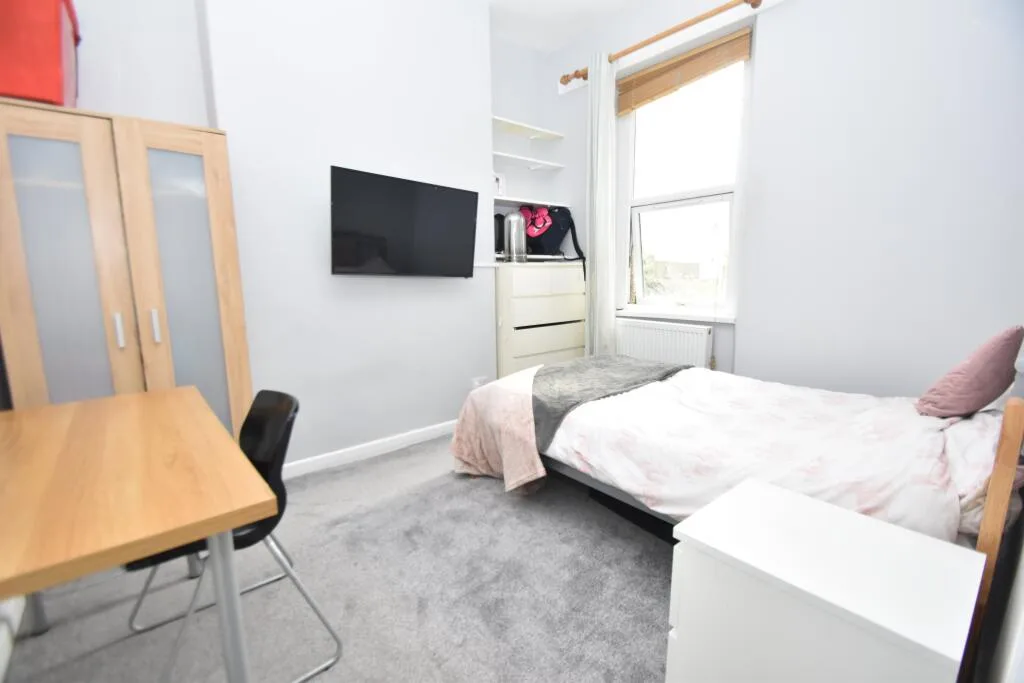 5 bedroom house for rent