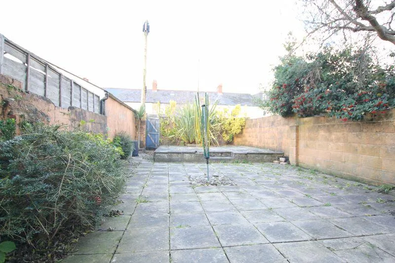 5 bedroom terraced house for rent