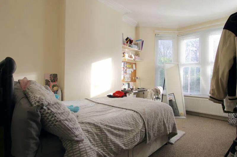 5 bedroom terraced house for rent