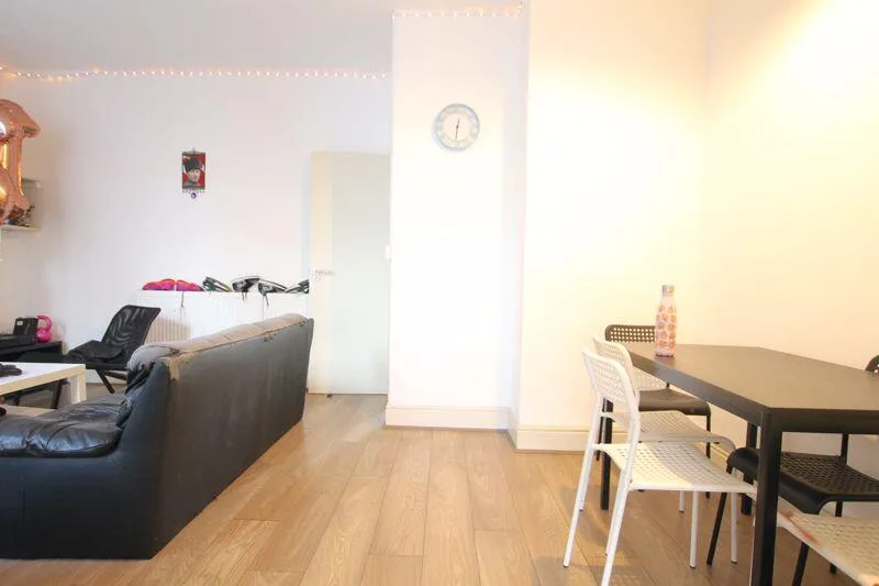 5 bedroom terraced house for rent