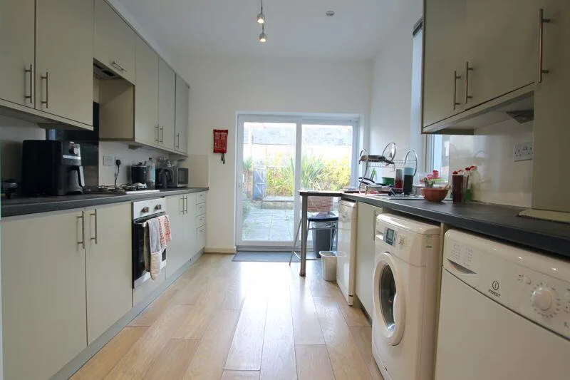 5 bedroom terraced house for rent