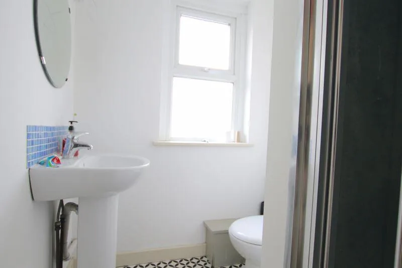 5 bedroom terraced house for rent