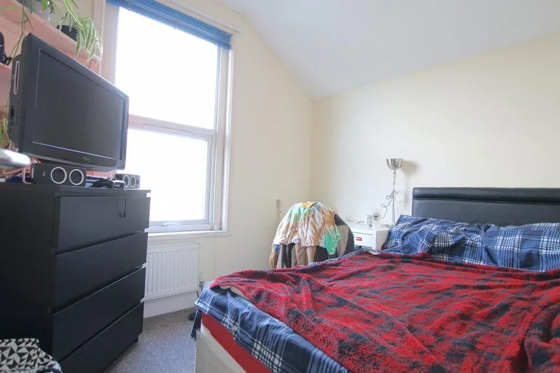 5 bedroom terraced house for rent