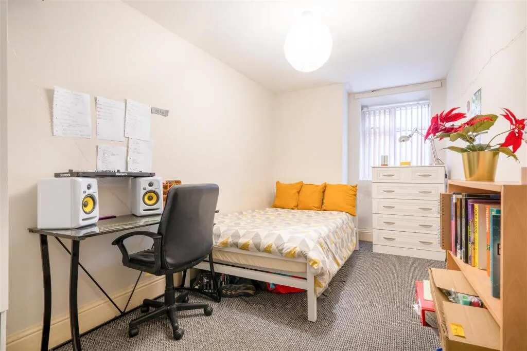 5 bedroom apartment for rent