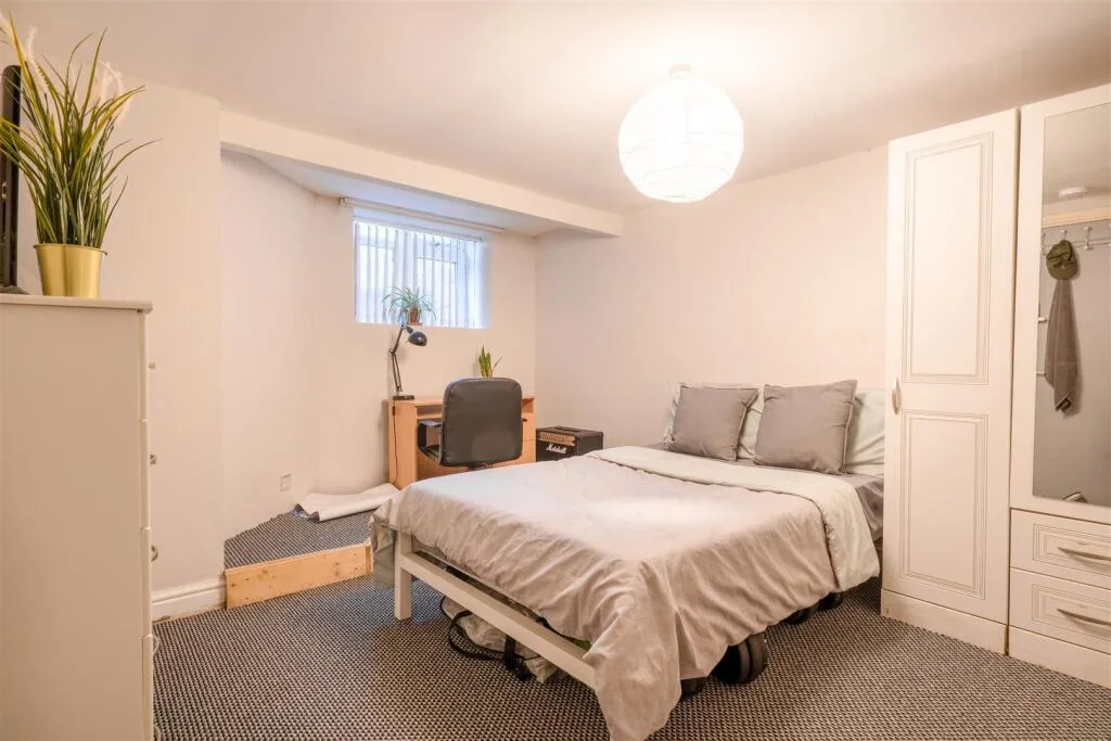 5 bedroom apartment for rent
