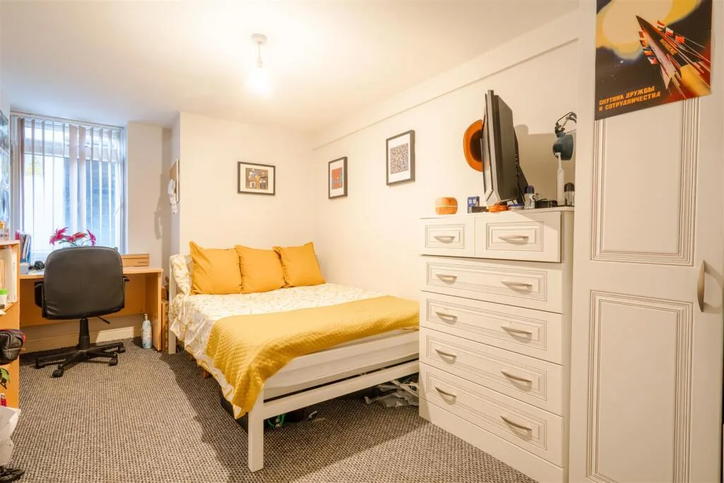 5 bedroom apartment for rent