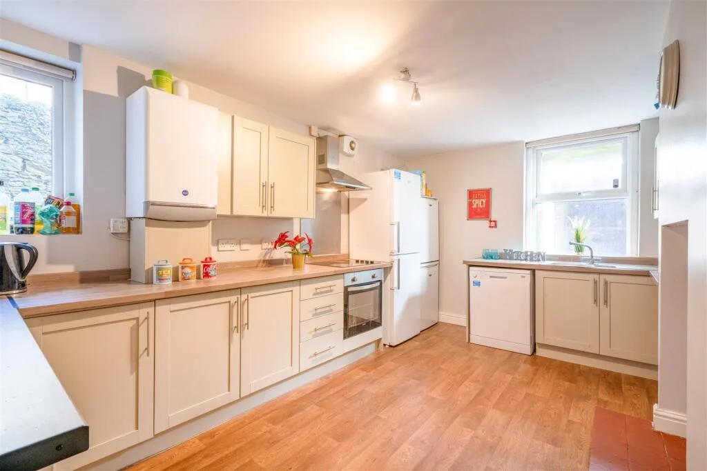 5 bedroom apartment for rent