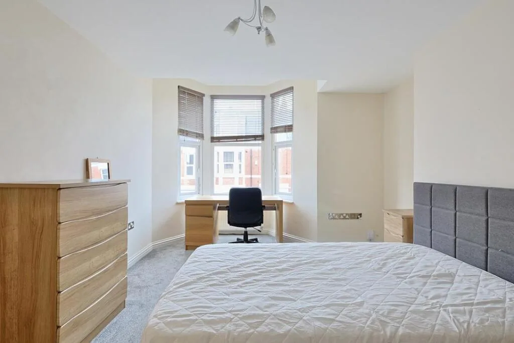 6 bedroom maisonette for rent
