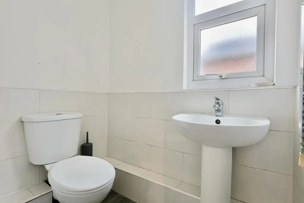 6 bedroom maisonette for rent