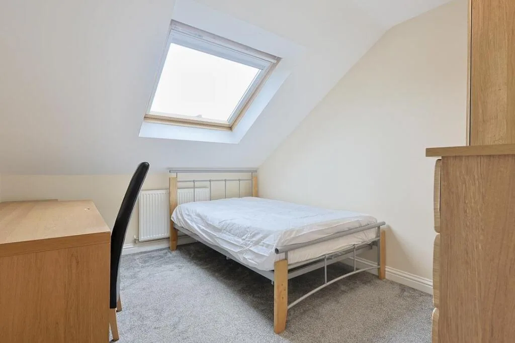 6 bedroom maisonette for rent