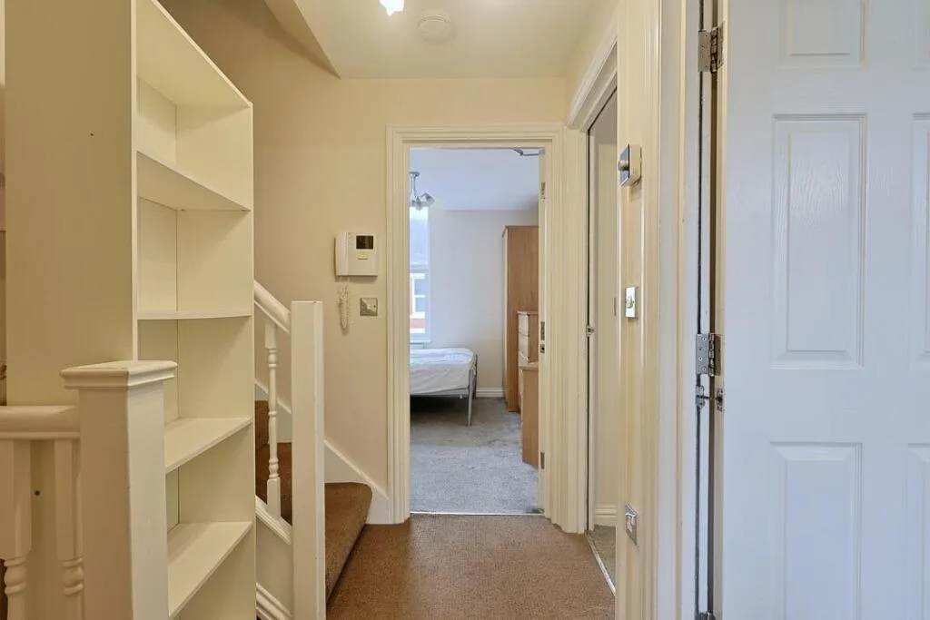 6 bedroom maisonette for rent