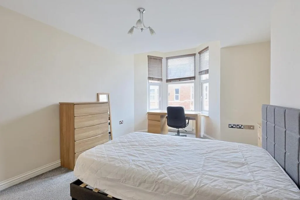 6 bedroom maisonette for rent