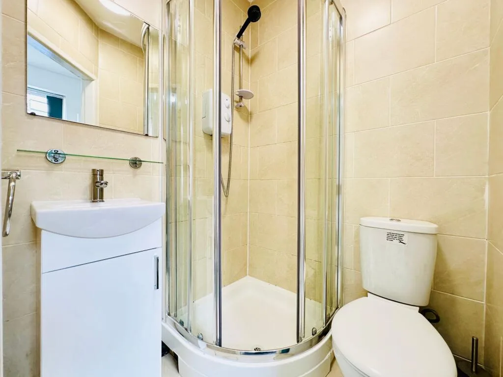 4 bedroom semi-detached house for rent