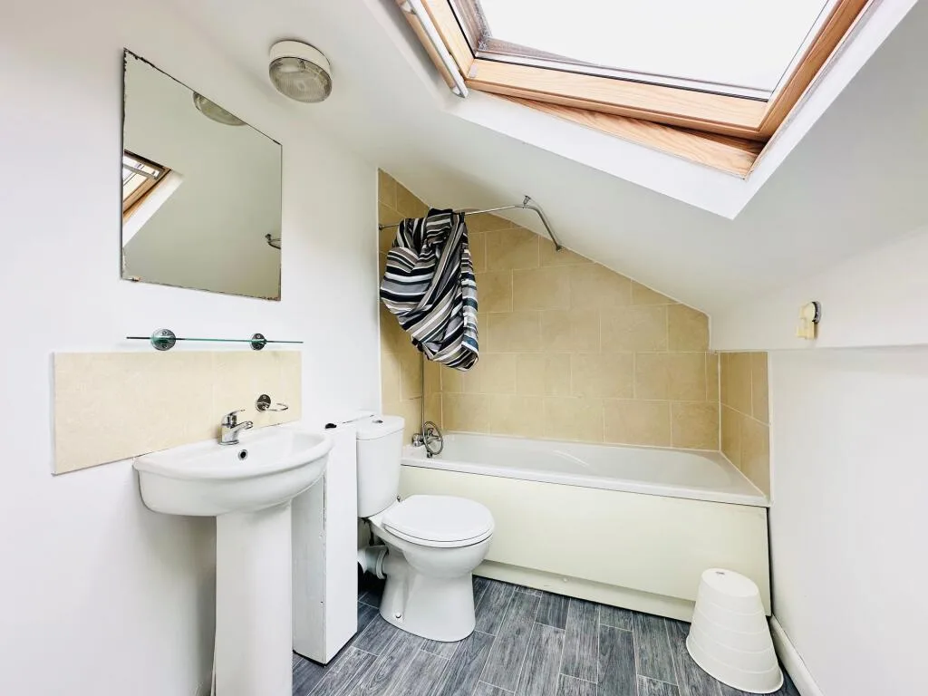 4 bedroom semi-detached house for rent