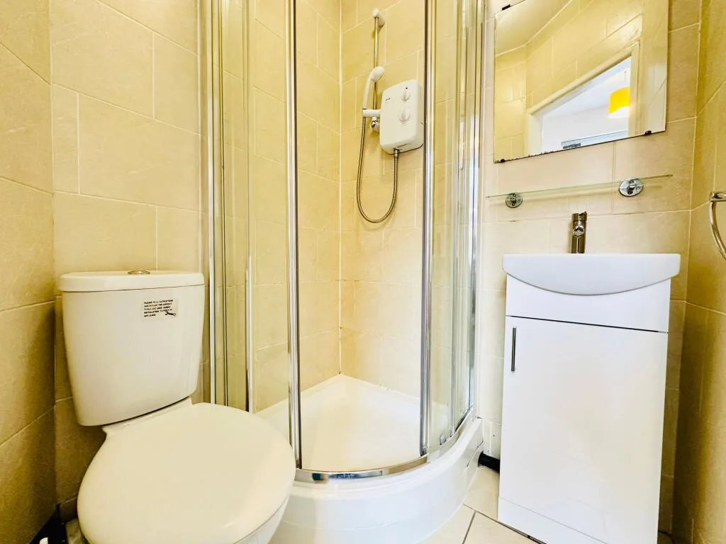 4 bedroom semi-detached house for rent