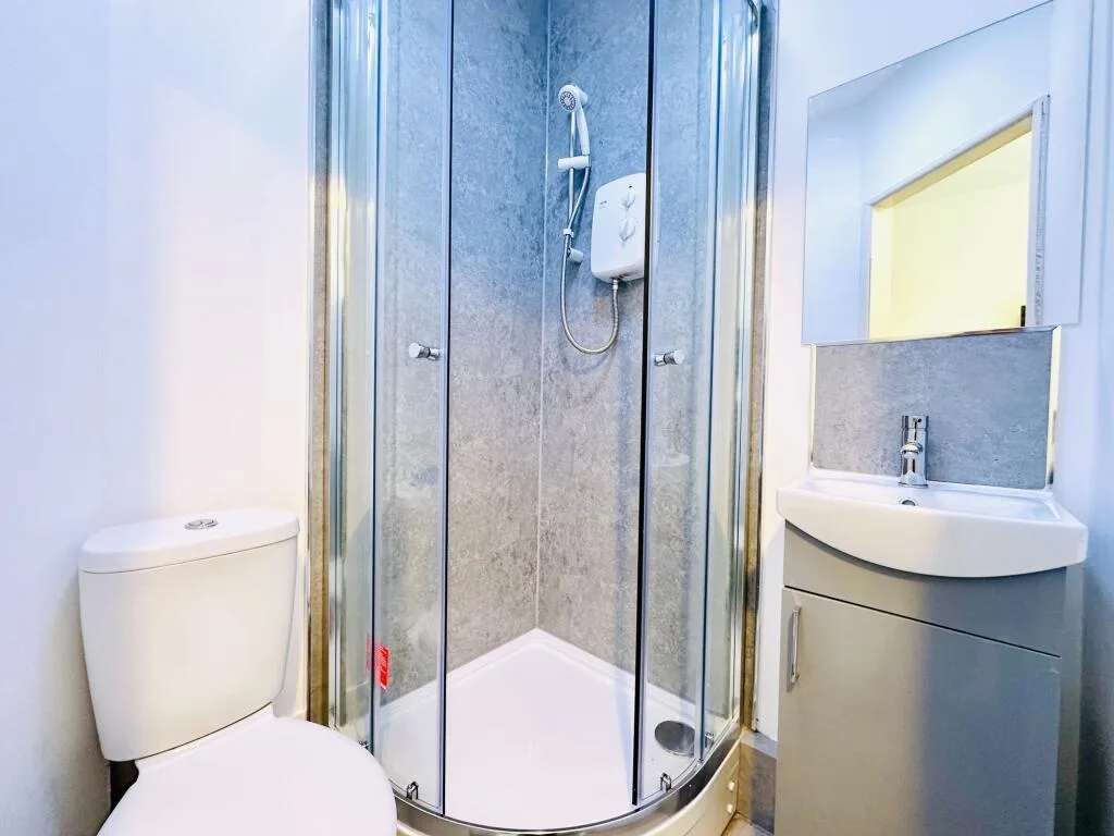 4 bedroom semi-detached house for rent