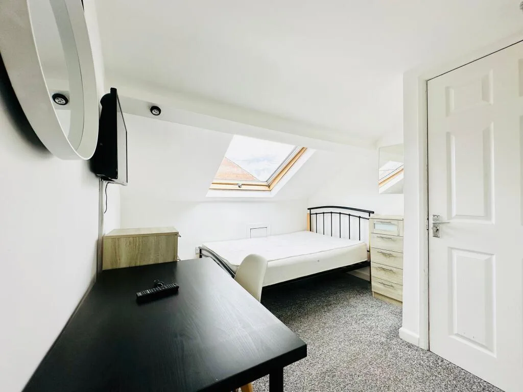4 bedroom semi-detached house for rent