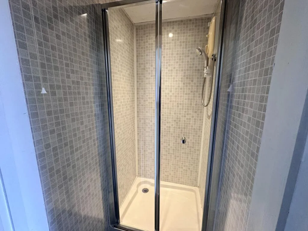 5 bedroom terraced house for rent