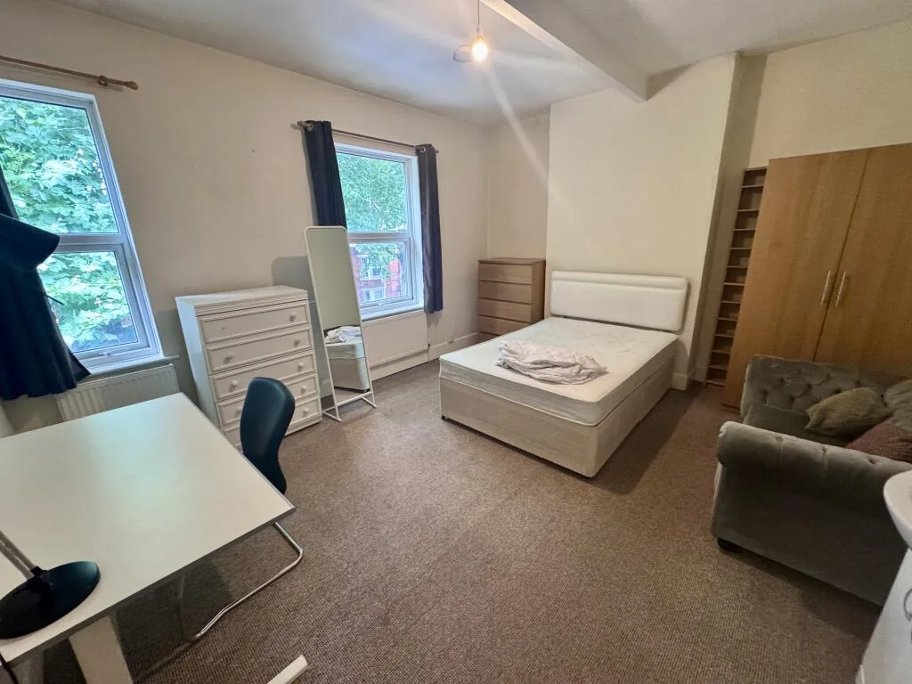 5 bedroom terraced house for rent