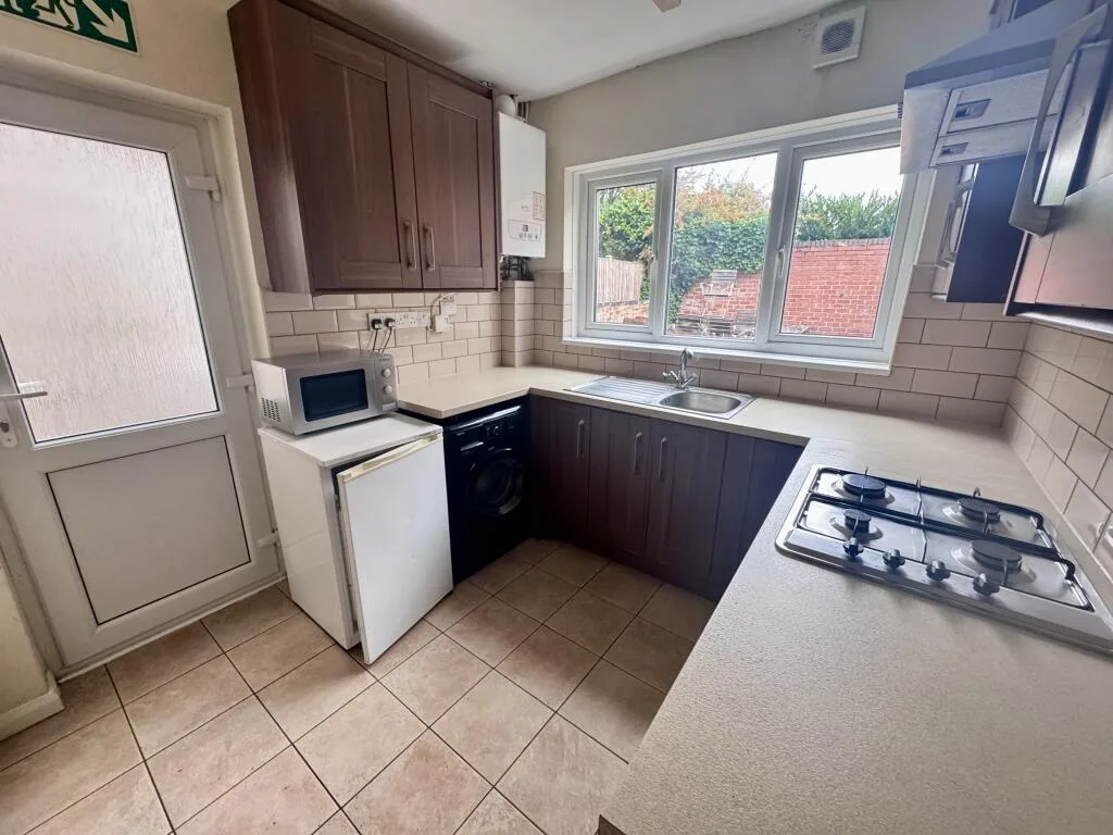5 bedroom terraced house for rent