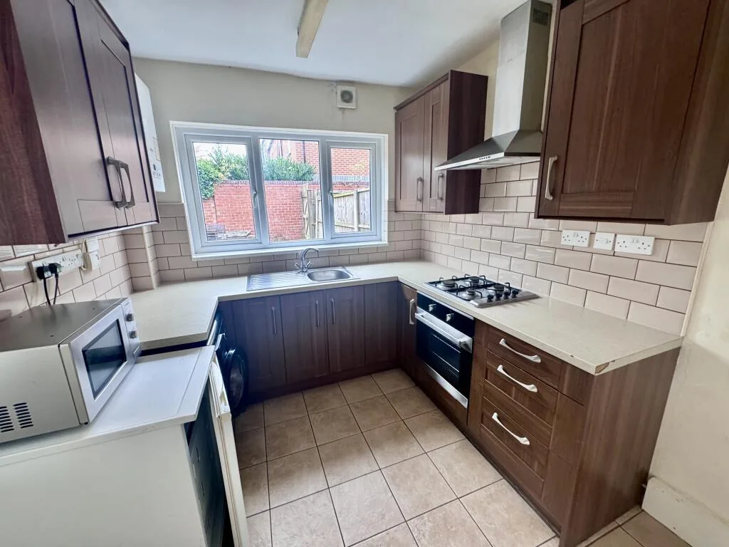5 bedroom terraced house for rent