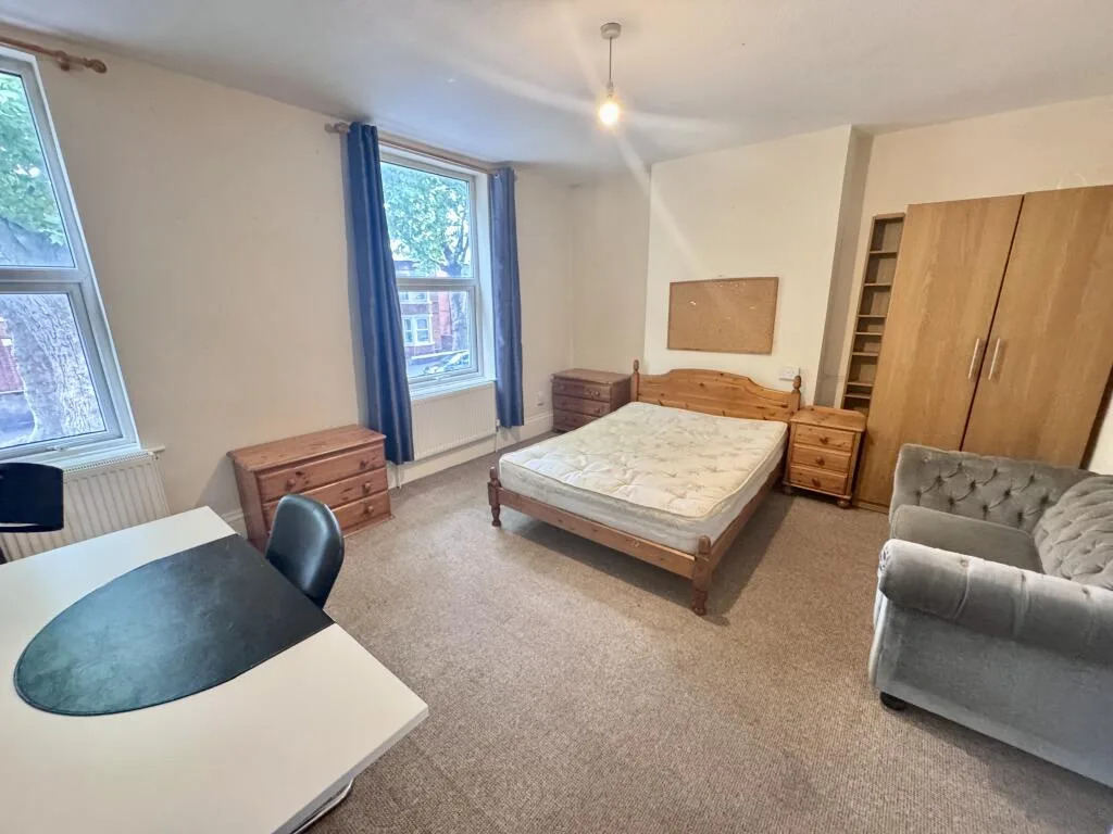 5 bedroom terraced house for rent