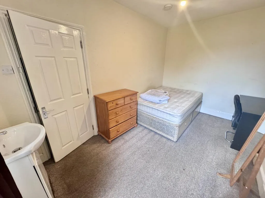 5 bedroom terraced house for rent