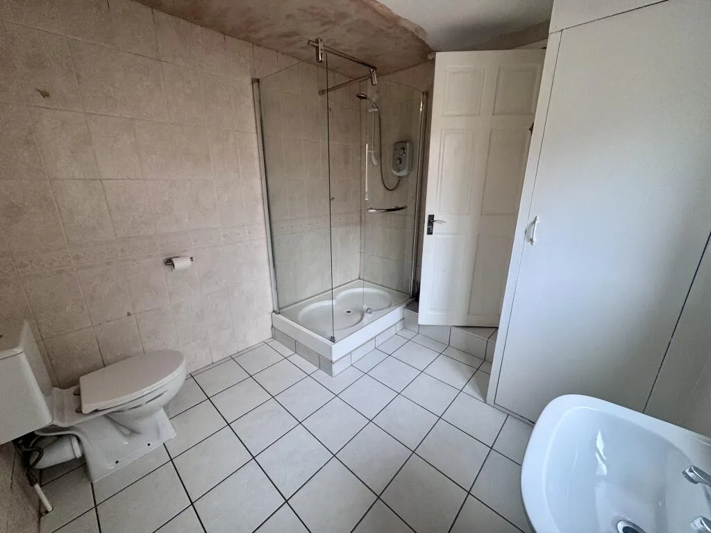 5 bedroom terraced house for rent