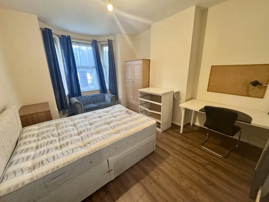 5 bedroom terraced house for rent