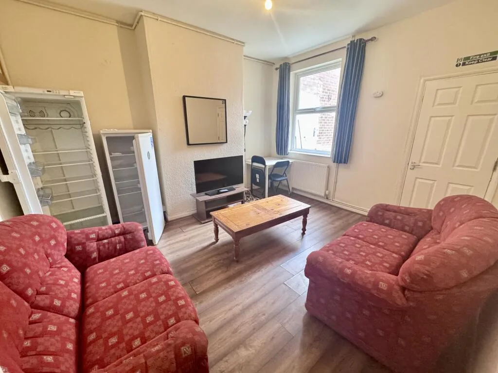 5 bedroom terraced house for rent