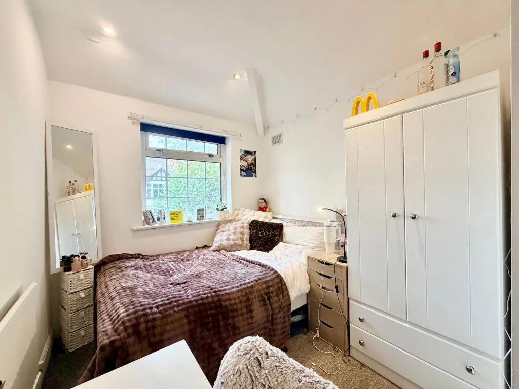 7 bedroom semi-detached house for rent