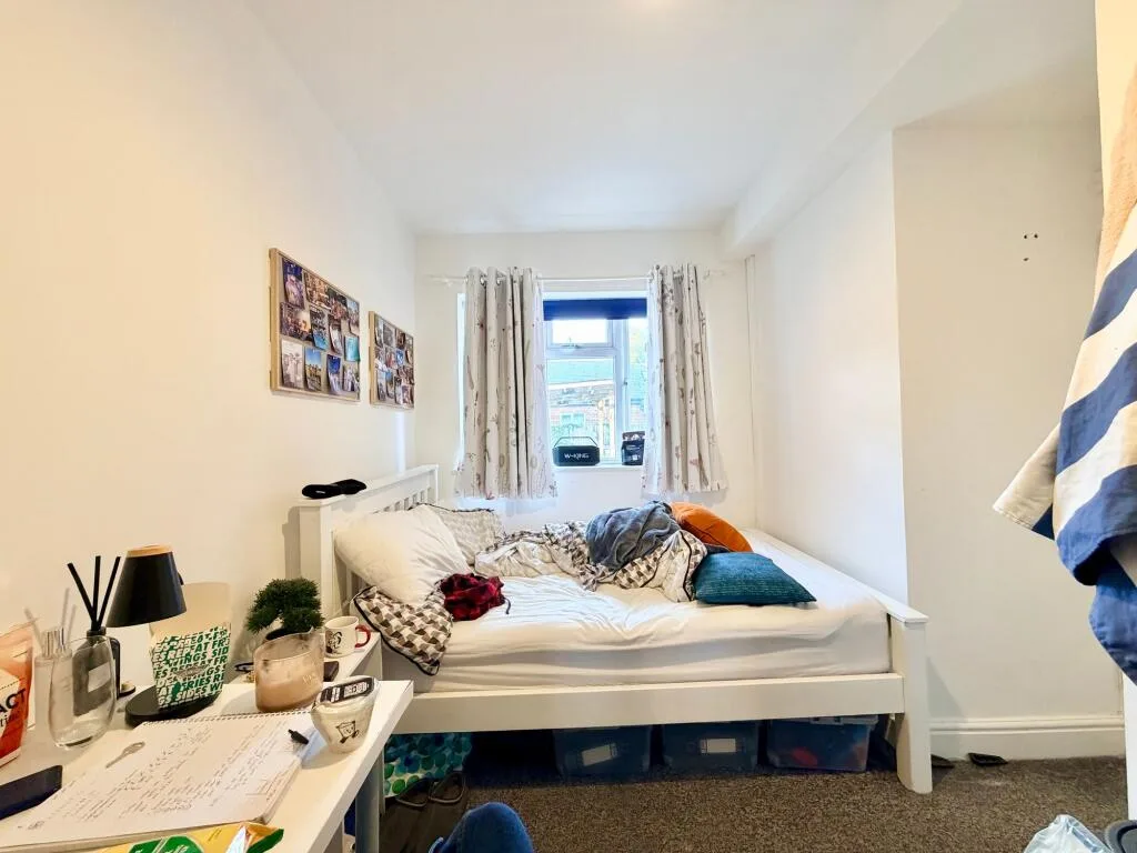 7 bedroom semi-detached house for rent