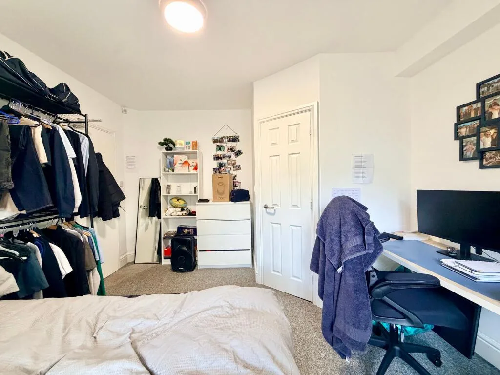 7 bedroom semi-detached house for rent