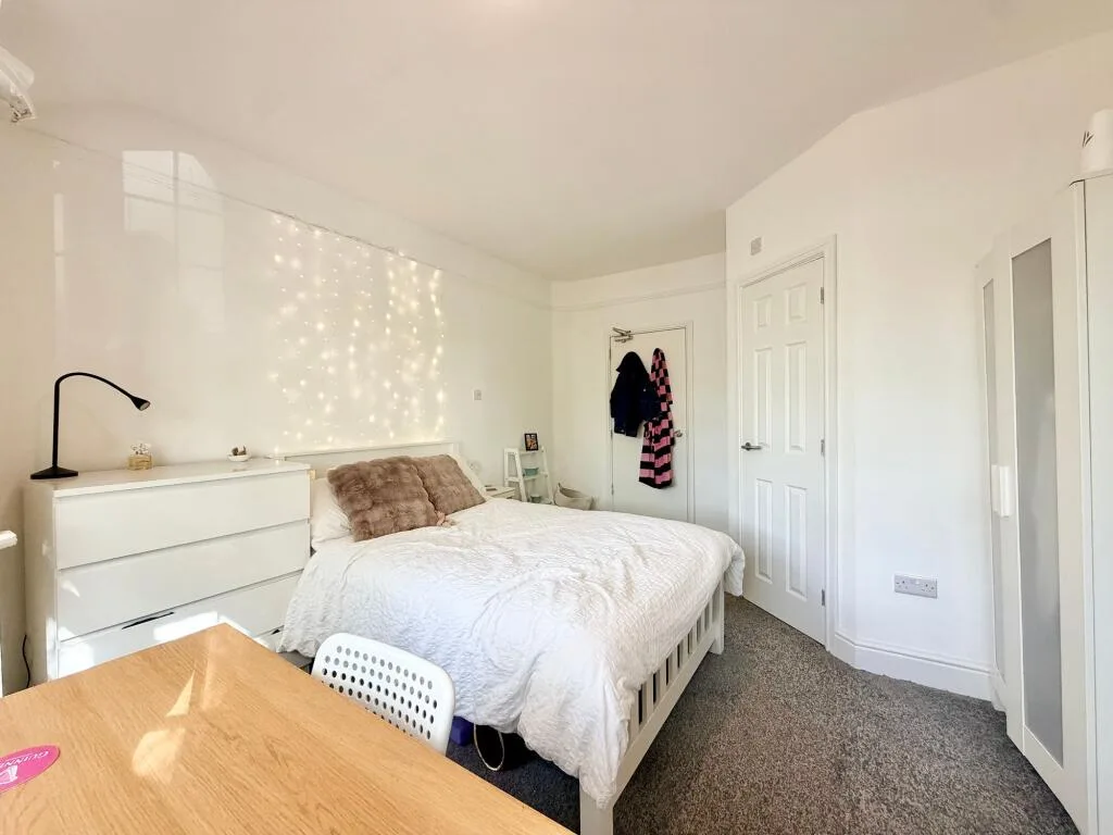 7 bedroom semi-detached house for rent