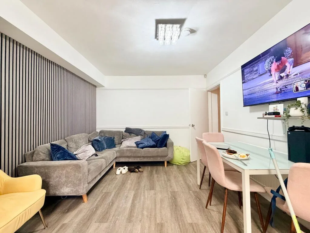 7 bedroom semi-detached house for rent