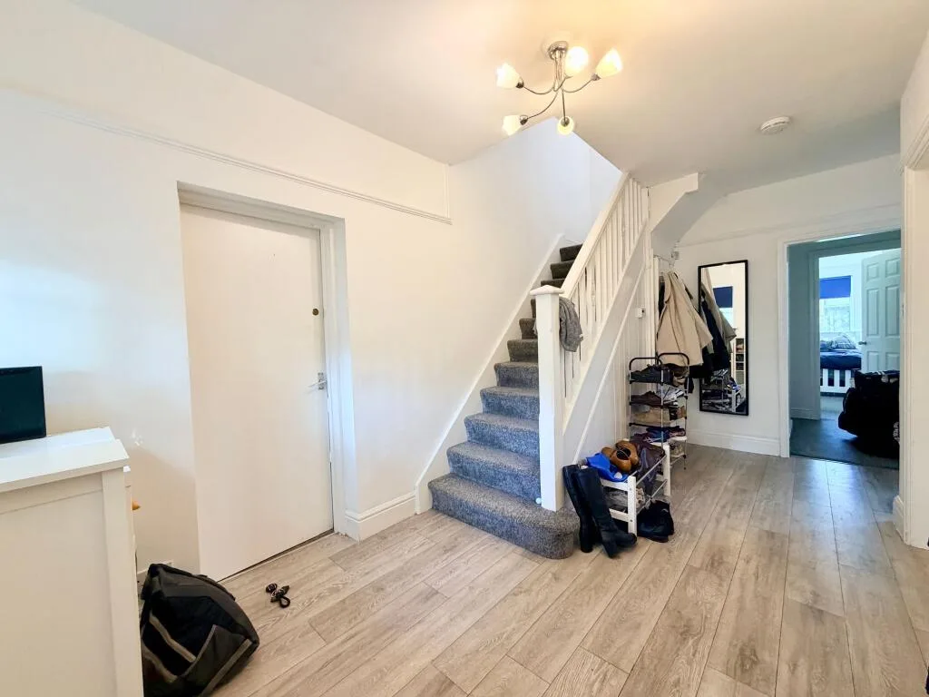 7 bedroom semi-detached house for rent