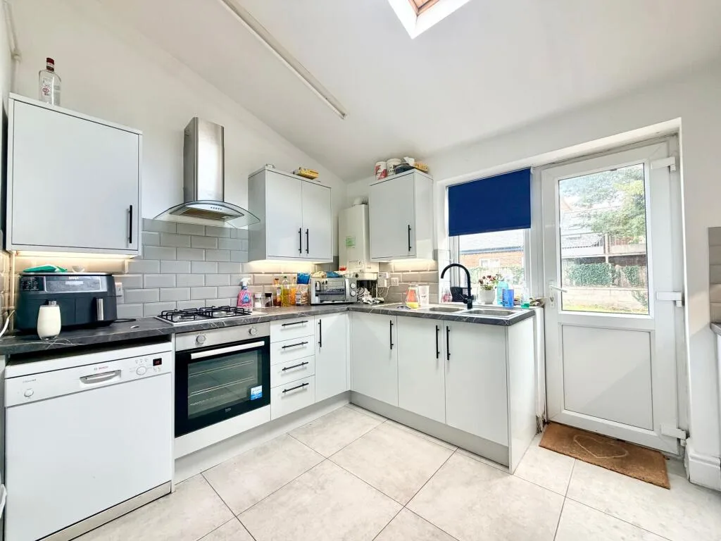 7 bedroom semi-detached house for rent