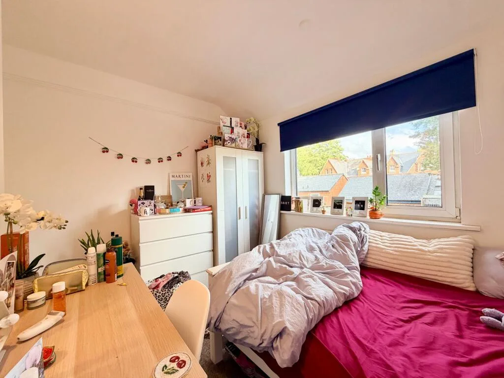 7 bedroom semi-detached house for rent