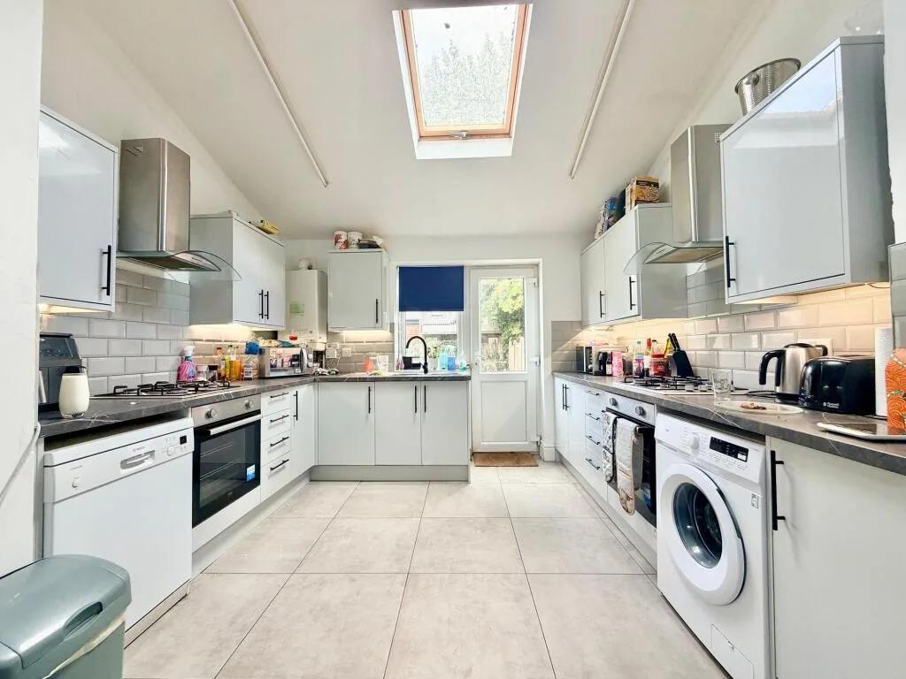7 bedroom semi-detached house for rent